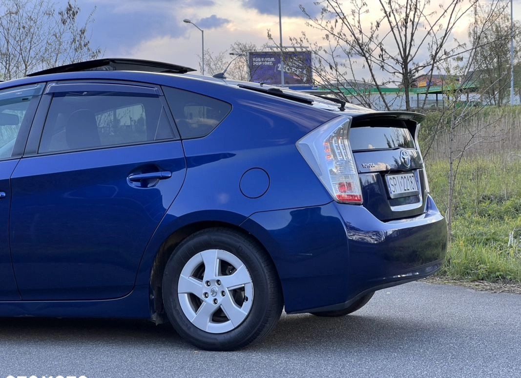 Toyota Prius cena 34000 przebieg: 340000, rok produkcji 2010 z Ślesin małe 742